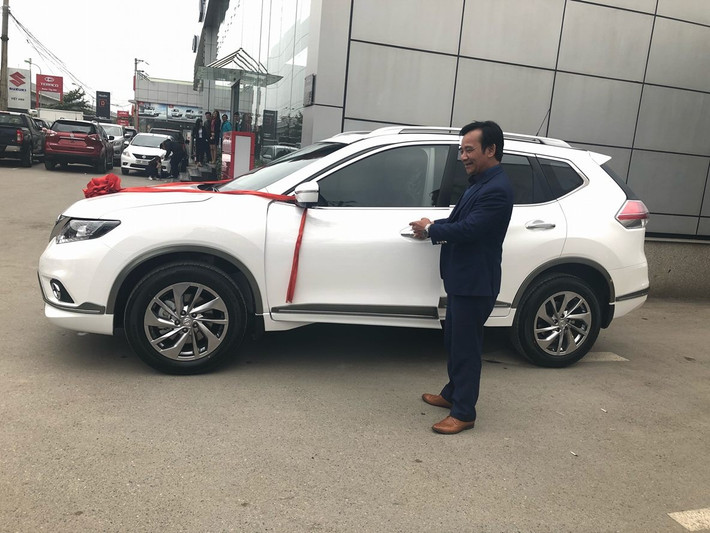 NSƯT Quang Tèo được cho là một trong những nghệ sĩ hài đầu tiên ở Nhà hát Kịch Quân đội mua ô tô. Tính đến nay, anh sở hữu khoảng 9 chiếc ô tô. Ảnh: Internet Ảnh: FBNV