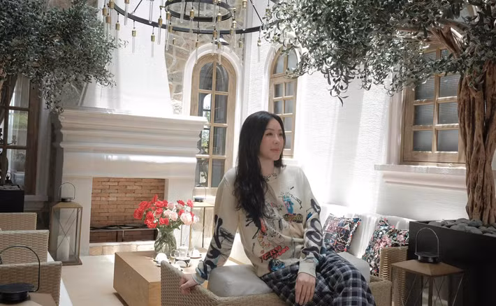 Căn phòng được thiết kế với không gian mở, tràn ngập ánh sáng tự nhiên, tạo cảm giác thoáng đãng. Ảnh: FB Hoa hậu Thu Hoài