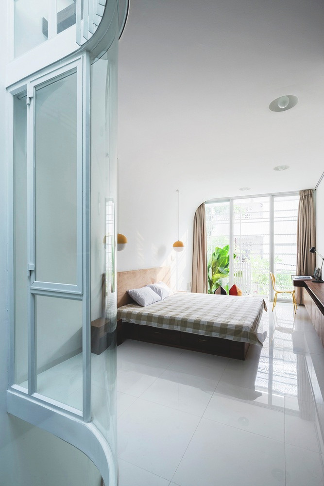 3 phòng ngủ, 1 phòng làm việc bố trí ở phía sau bức tường kính. Ảnh: Hiroyuki Oki