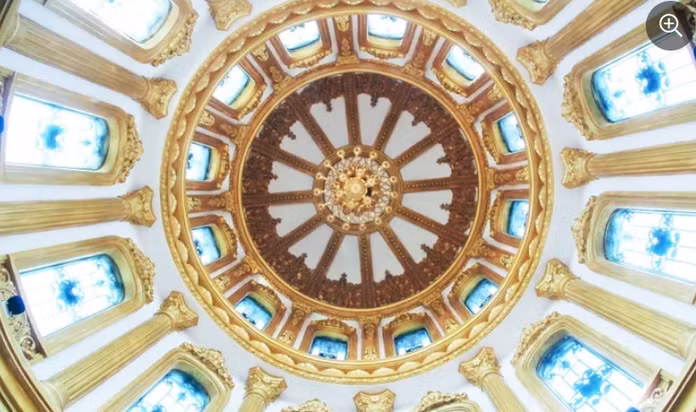 Chóp đỉnh tòa nhà thiết kế dạng vòm, sang trọng. Ảnh: Vietnamnet