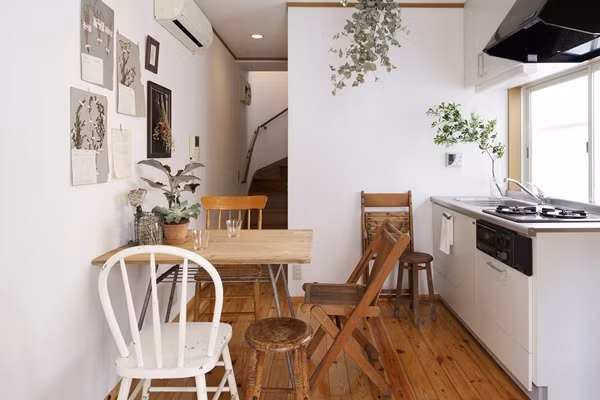 Tại Nhật Bản, không gian sống trong các căn hộ thường nhỏ hẹp. Vì vậy, người Nhật áp dụng thiết kế tích hợp bếp nấu và bàn ăn để tạo ra không gian thoải mái, tiện nghi nhất có thể. Ảnh: Houzz