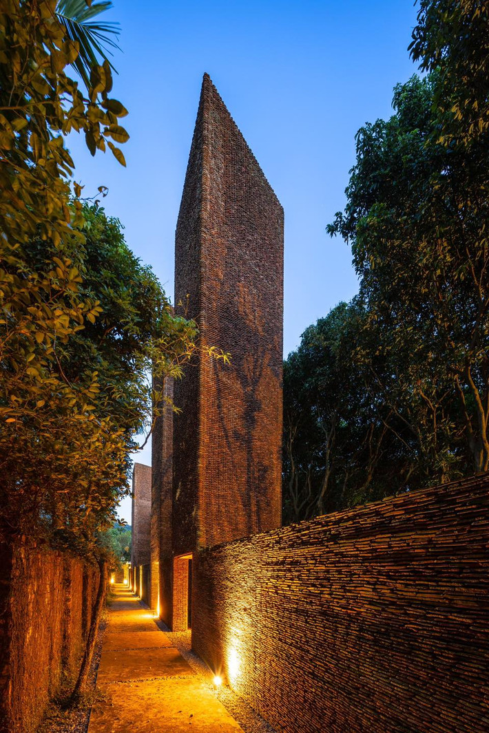 Một trong số đó là cơ ngơi hơn 5.000m2 - Bảo tàng Đạo mẫu ở Sóc Sơn (Hà Nội) đầu tư hàng trăm tỷ. Ảnh: FB Xuân Hinh