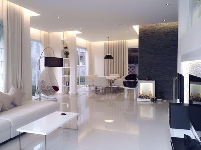 Từ năm 2014, cặp đôi đã dọn về căn biệt thự cao cấp tại quận 7. Ngôi nhà có diện tích lên tới 300m2 và có sân vườn rộng rãi. Ảnh: Interner