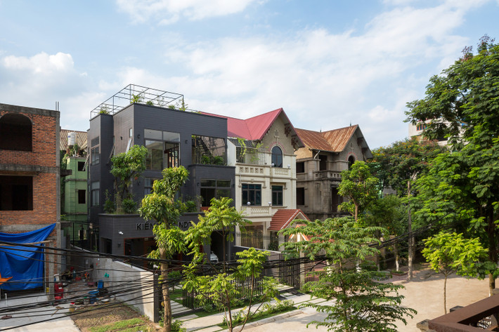  Căn nhà có diện tích 10x20m, mặt tiền chính hướng về phía nam.