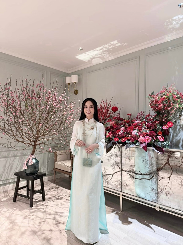 Thời gian gần đây, nữ CEO, beauty blogger Hannah Olala là cái tên quen thuộc được nhiều người quan tâm. Hannah Olala còn được mệnh danh là “chiến thần livestream” của giới mê mỹ phẩm, làm đẹp. Ảnh: FB HannahOlala