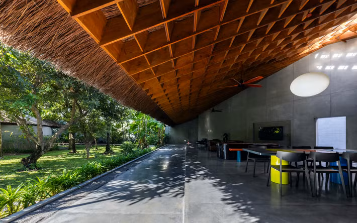 bằng gỗ chắc chắn bao phủ toàn bộ. Ảnh: Oki Hiroyuki