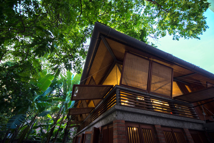 Ngôi nhà gồm 2 tầng lớn. Tầng trệt bao gồm phòng khách, 3 phòng ngủ, khu vực sinh hoạt và nhà bếp. Ảnh: Ngọc Lương Lê