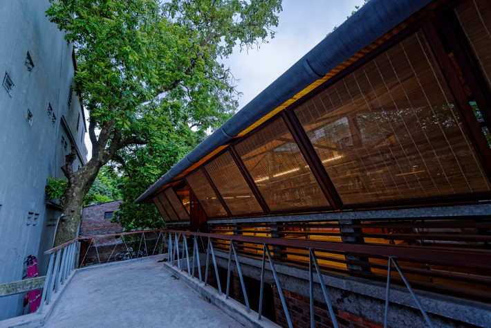 Tầng trên được ví như một studio, có thể ngăm tất cả các góc, cảnh bên ngoài mà không bị che chắn bởi bất cứ bức tường nào. Ảnh: Ngọc Lương Lê