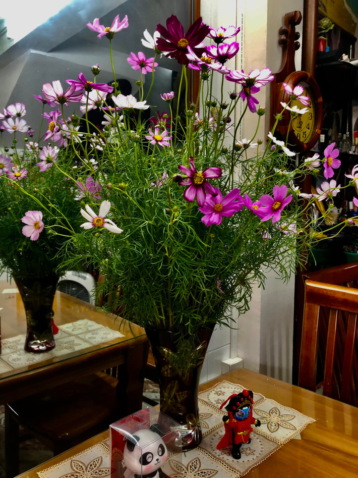 Danh hài Minh Vượng thường xuyên chia sẻ những bình hoa xinh xắn do chính mình thực hiện. Ảnh: FB Nguyễn Minh Vượng