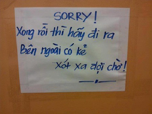 Bởi một số yếu tố khách quan, những tấm biển này có thể bị biến tấu về nội dung đến mức không ngờ. Đôi khi chúng lại gây cười vì ngụ ý của người viết.