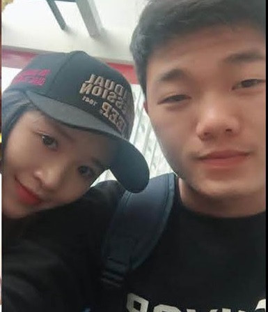 Lương Xuân Trường (1995) có mối tình khiến nhiều fans ghen tỵ với bạn gái hơn tuổi là Ngô Mai Nhuệ Giang. Cô nàng sinh năm 1993 và là sinh viên của trường đại học danh tiếng tại Hà Nội – Đại học RMIT.