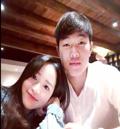 Sau những lùm xùm với fan, Xuân Trường cũng khá kín tiếng trong việc tiết lộ thông tin bạn gái với người hâm mộ.