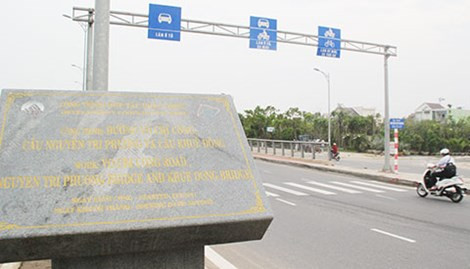 Ngân hàng Thế giới (World Bank) vừa quyết định không cho phép Công ty Louis Berger Group (LBG, Mỹ) tham gia vào các hợp đồng sử dụng vốn của mình, do có liên quan đến hành vi tham nhũng trong 2 dự án tại Việt Nam. Thời hạn "cấm cửa" kéo dài một năm, đồng thời công ty mẹ của LBG cũng bị hạn chế đấu thầu các dự án World Bank. 