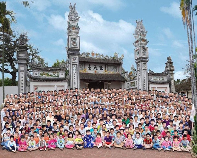 Chỉ là muốn tụ tập đầy đủ cả họ nhưng với kiểu ghép ảnh như này thì chắc hẳn khó có thể tìm ra mình đang đứng đâu.