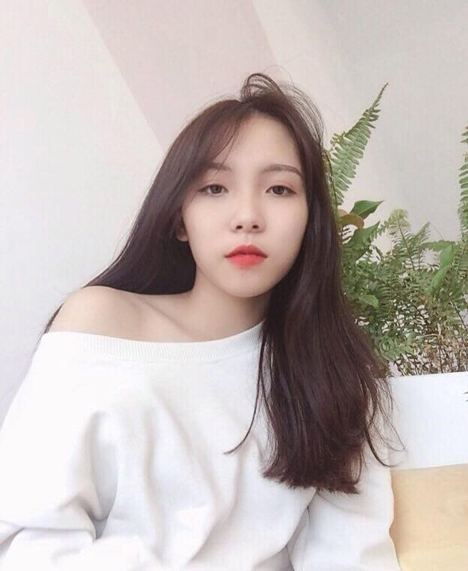 Tuy nhiên, tin buồn đã đến với các fan nữ khi, thông tin Danh Trung công khai ảnh chụp bạn gái trên trang cá nhân vào hồi tháng 8/2018 cũng khiến nhiều người quan tâm.