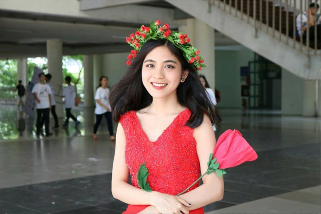 Không chỉ giữ việc học văn hóa tốt, Yến còn tích cực tham gia các hoạt động văn nghệ tại trường, đặc biệt là nhạc kịch mỗi khi có điều kiện đứng trên sân khấu, cô bạn thường diễn tốt từ hình thể cho tới biểu cảm.