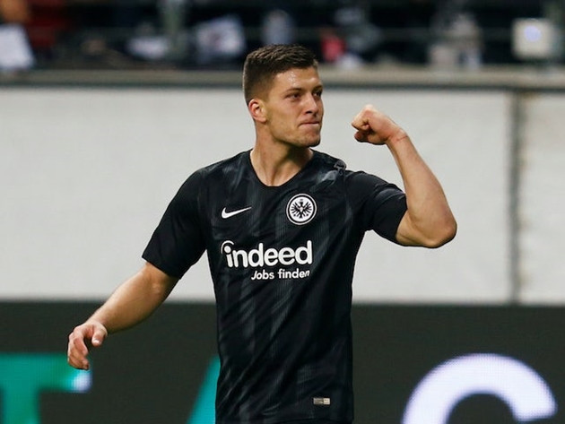 Barcelona rất muốn mang Luka Jovic về Camp Nou để thay thế Luis Suarez. Vì vậy, họ đã có những động thái đầu tiên để chiêu mộ tiền đạo 21 tuổi.