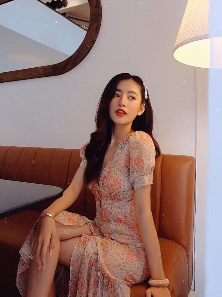 Chia sẻ về bức ảnh của mình được dân mạng chú ý, Trâm Ngô cho biết đây là sản phẩm của chị quản lý chụp cho khi cả 2 đang đi quay phim ở Đà Lạt.