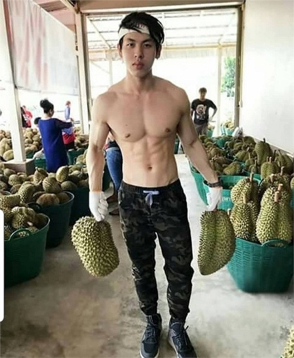 Trái sầu riêng này có sức hút kỳ lạ, các chàng trai khắp thế giới đều muốn chụp ảnh chung.