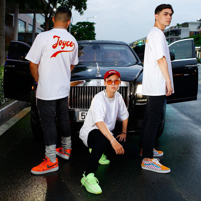 Ngoài đam mê sưu tầm giày hiệu và đồ chơi mô hình Bearbrick, cả Joyce Phạm - người yêu Tâm Nguyễn cùng thích đi du lịch và khám phá nhiều vùng đất trên thế giới.