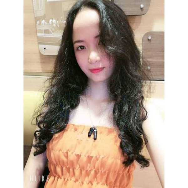 Điển hình nhiều bạn gái sở hữu trán "sân bay" đã chia sẻ những rắc rối của mình. Khoe ảnh trán dô than khổ, các bạn gái đã gặp rất nhiều người cùng cảnh ngộ, hóa ra, team trán dô lại đông đúc.