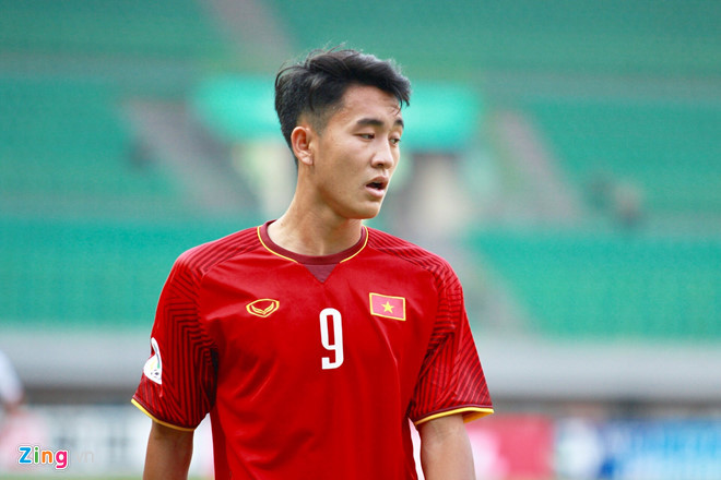 Xuân Tú sở hữu một khuôn mặt cực điển trai thư sinh, ưa nhìn. Chàng tiền vệ 19 tuổi còn tự nhận mình là "đại sứ nụ cười" của đội tuyển U23 Việt Nam, sinh ra đã có nụ cười cực đẹp.