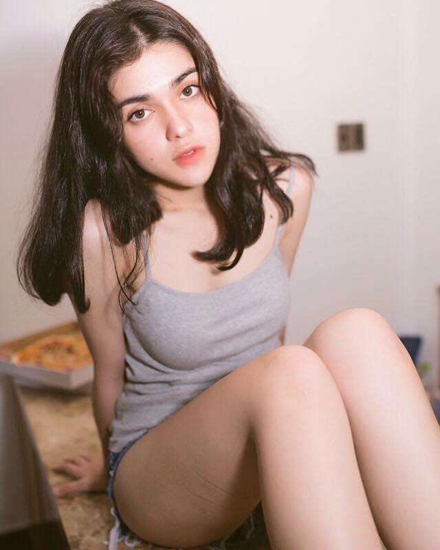 Năm 2016, hot girl lai này bất ngờ nhận được nhiều lời mời kết bạn trên trang cá nhân sau khi loạt ảnh của cô được chia sẻ trên một diễn đàn hot girl châu Á.