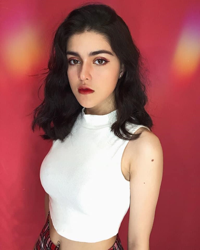 Việc được nhiều người quan tâm khiến Thúy Anh vui nhưng cũng gặp không ít áp lực và mệt mỏi. Ngoài những lời khen, dân mạng để lại nhiều bình luận khiếm nhã, soi mói cuộc sống riêng tư của nữ sinh.