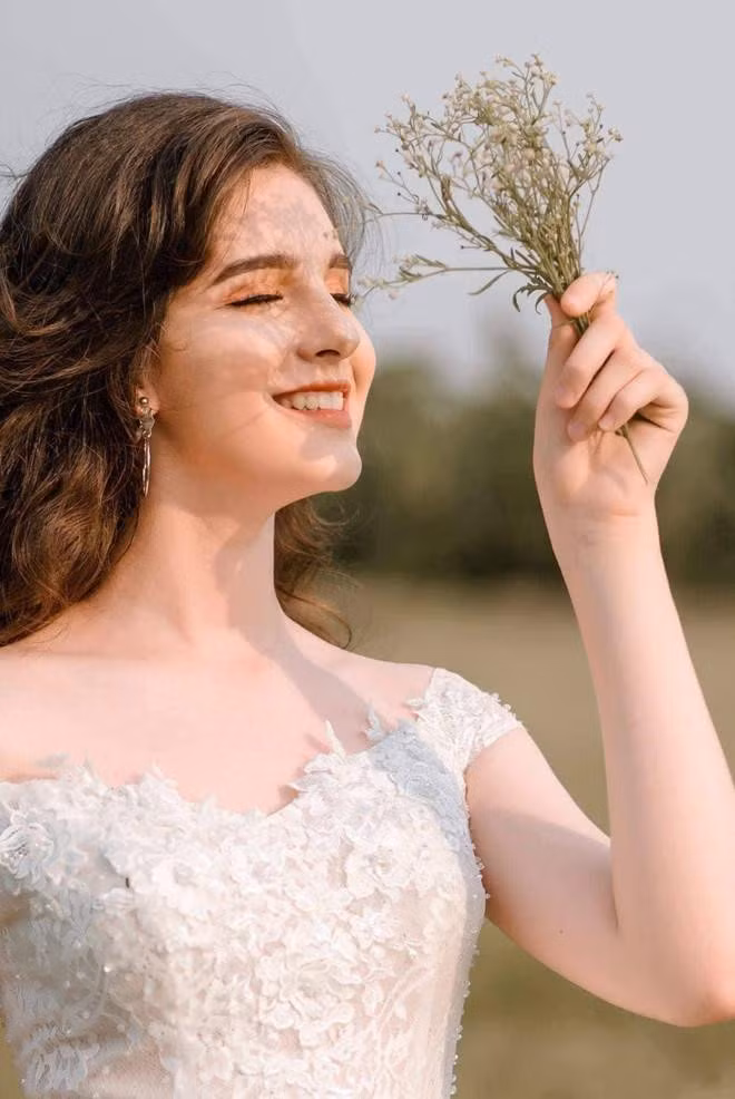 Với công việc người mẫu ảnh, Ngọc Hằng rất hào hứng và gia đình không phản đối cô theo đuổi niềm đam mê.