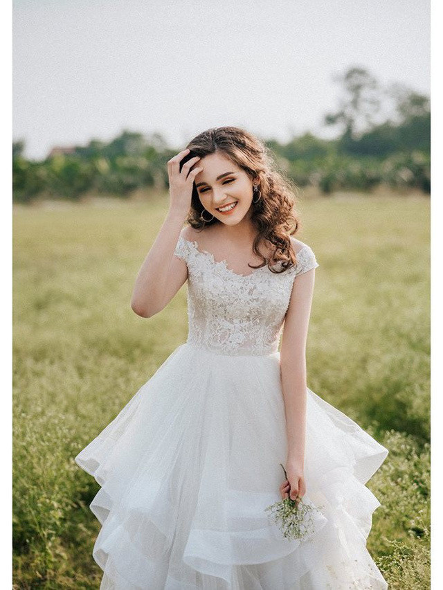 Từ nhỏ, Ngọc Hằng đã thích xem khiêu vũ qua tivi, clip trên mạng và thần tượng nữ kiện tướng dance sport Khánh Thy. Nữ sinh bắt đầu học bộ môn này cách đây 5 năm và đã giành được những giải thưởng nhất định.