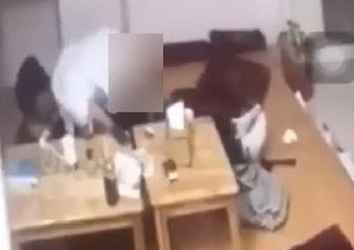 Tối 2/8/2018, người dùng mạng "dậy sóng" vì loạt clip và hình ảnh quay cảnh một đôi trẻ thân mật quá mức trong không gian một quán trà sữa ở đường Bắc Sơn, phường Hoàng Văn Thụ, TP Thái Nguyên.