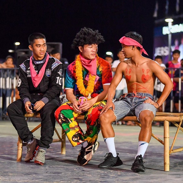 Trong đó có thể kể tới việc Lương Xuân Trường tạo nên những cơn sốt truyền thông. Cụ thể, trên trang MXH của CLB Buriram, các fan Việt thay vì chưa từng quan tâm đến fanpage của CLB Thái thì giờ đây đổ xô vào đây tìm kiếm những hình ảnh của chàng tiền vệ này.