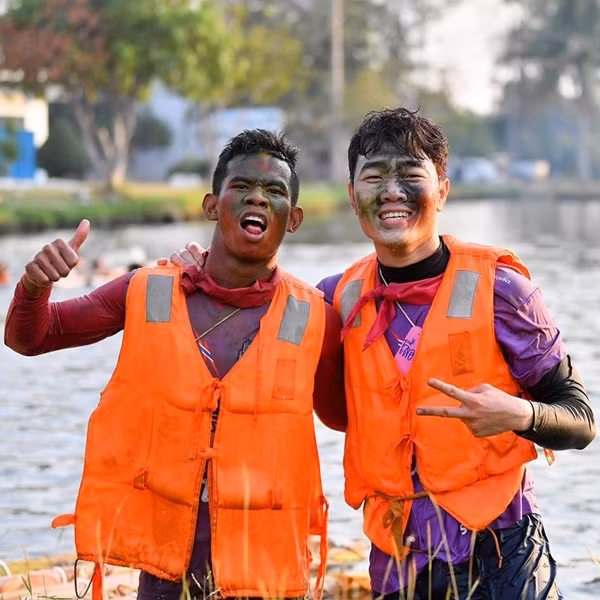 Trong loạt ảnh các cầu thủ Buriram chuẩn bị cho mùa giải mới, bức ảnh của Lương Xuân Trường hoặc có sự xuất hiện của anh luôn thu hút lượt tương tác cao hơn hẳn. Điều này đã khiến fanpage của Buriam trở nên sôi động hơn bao giờ hết.