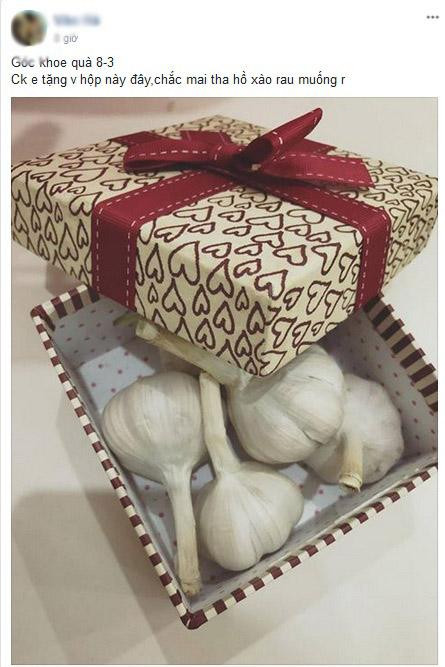 Là một người phụ nữ thích nội trợ thì tỏi là một gia vị không thể thiếu. Chính vì vậy, món quà cho ngày 8/3 như trên quả thực quá tinh tế.