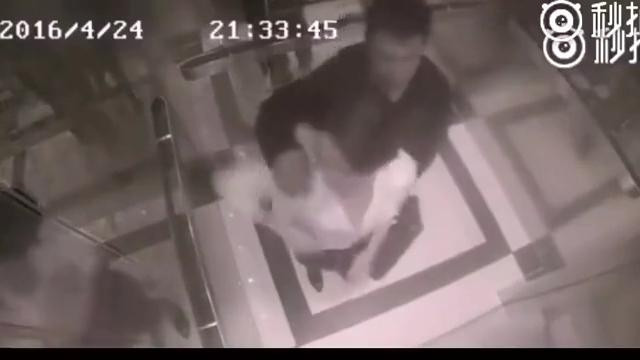 Đặc biệt trong thang máy vào những giờ vắng người là thời điểm mà những kẻ biến thái hay hoạt động và "con mồi" chính mà chúng ngắm vào là phụ nữ và trẻ nhỏ.