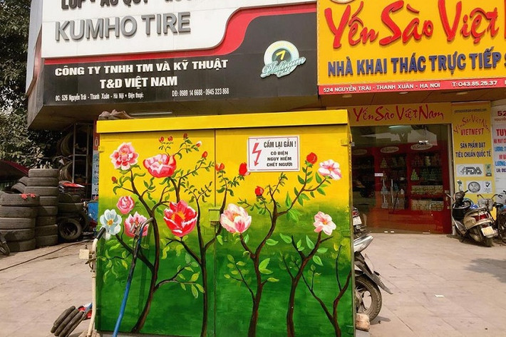 Những bốt điện trước kia bị vẽ bậy, dán đầy tờ rơi quảng cáo, rao vặt, giờ đây được vẽ lên những bức tranh sinh động