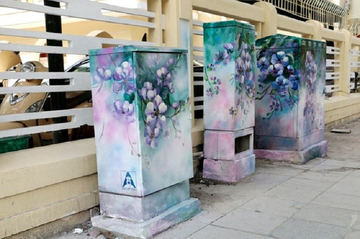 Chỉ cần đưa điện thoại lên chụp cùng những bốt điện này là các bạn trẻ đã có những bức hình vô cùng nghệ thuật rồi