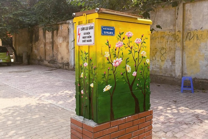 Tông màu chủ đạo của các bốt điện là vàng - hồng - xanh vô cùng rực rỡ để chuẩn bị đón Tết âm lịch.