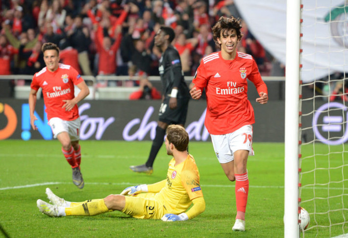 Man City đã thể hiện sự quan tâm với cầu thủ của Benfica, Joao Felix và điều tuyên bố sẽ tranh dành cẩu thủ này với Chelsea.
