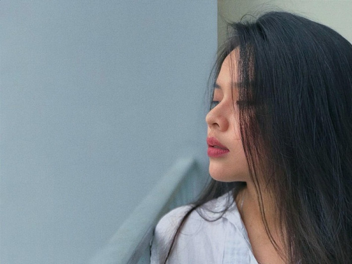 Sau khi bức ảnh chụp lén Trúc Phương được đăng tải, dân mạng đều hết lời khen ngợi nhờ nhan sắc xinh như hoa như ngọc.