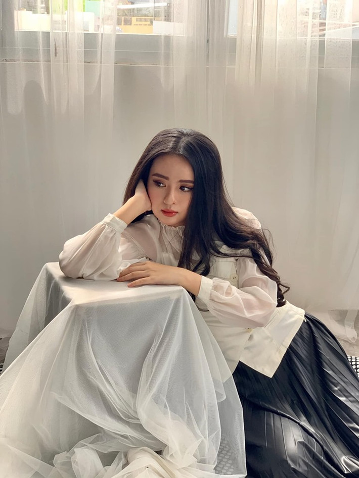 Theo truy tìm của CĐM, nữ sinh 10X Kon Tum nói trên có tên Trịnh Thị Ái Phi hiện đang là sinh viên khoa Luật, trường Đại học Tôn Đức Thắng, thành phố HCM.