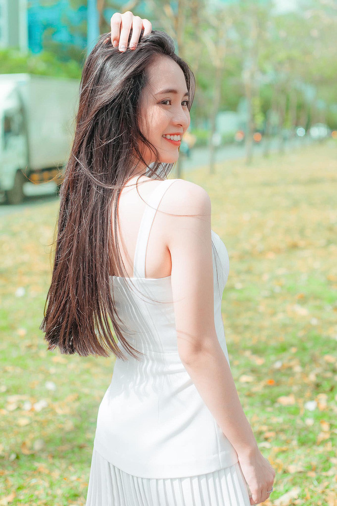 Theo tìm hiểu thêm của dân mạng, Ái Phi không phải là nhân vật mới nổi khi trong bảng thành tích thi nhan sắc của mình, nữ sinh 10X này từng là Hoa khôi Đại học Tôn Đức Thắng 2019, Miss Phong cách 2019, Á khôi Duyên dáng Tết Sinh viên 2019