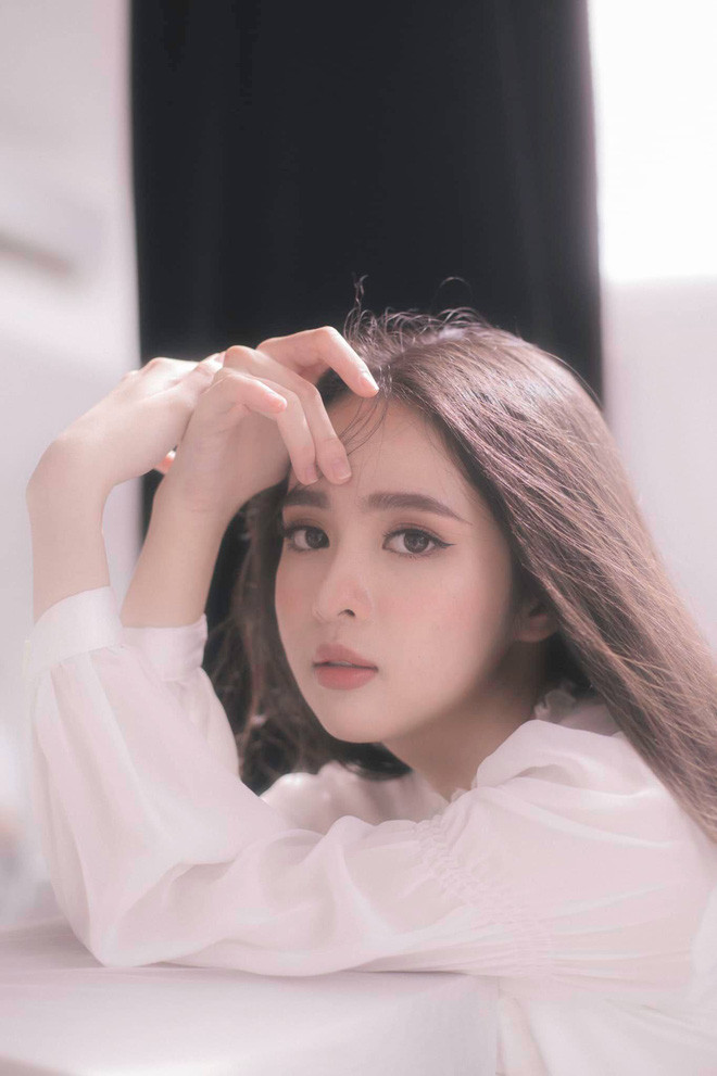 Sở hữu nét đẹp thuần khiết, Ái Phi mạnh dạn đăng ký tham gia nhiều cuộc thi nhan sắc ở trường Đại học ngay từ khi mới chập chững bước chân vào giảng đường và ngay lập tức giật giải.