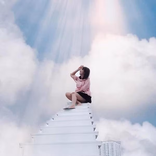 Với độ hot của chiếc cầu thang trắng, chắc chắn quán cafe sân thượng tọa lạc ở Cầu Giấy sẽ là 1 địa điểm sống ảo lý tưởng dành cho mọi người.