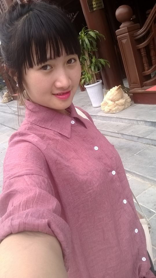 Phong cách ăn mặc của Hải Yến cũng có phần thay đổi nhiều khi cô bạn từ bỏ những trang phục đơn giản để chạy theo gu thời trang hiện đại và nữ tính hơn.