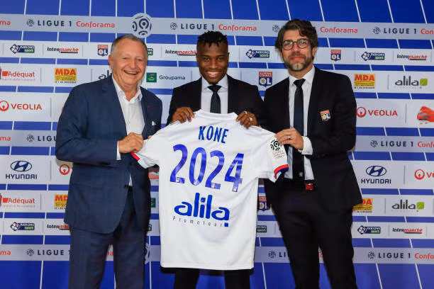 Ngày hôm nay, CLB Lyon vui mừng ra mắt tân binh Youssouf Kone. Kone là sự thay thế trực tiếp cho Ferland Mendy, người vừa gia nhập Real với giá 48 triệu euro. Như vậy, Lyon chỉ tiêu chưa đến 1/5 số tiền họ thu về từ Real để sở hữu Kone.