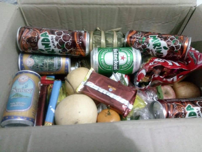 Trên mạng xã hội, rất nhiều người đã khoe nhau những chiếc vali chất đầy bánh kẹo, nước ngọt do bố mẹ gói ghém cho sau Tết.