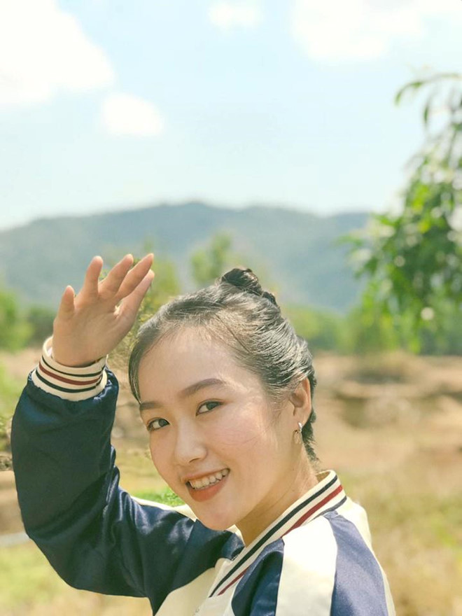 Chỉ sau một bức ảnh mặc áo dài được đăng tải, nữ sinh Tây Ninh trở thành nhân vật được tìm kiếm và quan tâm nhất trên nhiều diễn đàn.