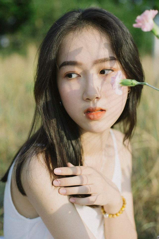 Kim Khoa được cư dân mạng khen ngợi hết lời bởi vẻ ngoài trong sáng, cực thu hút của mình.