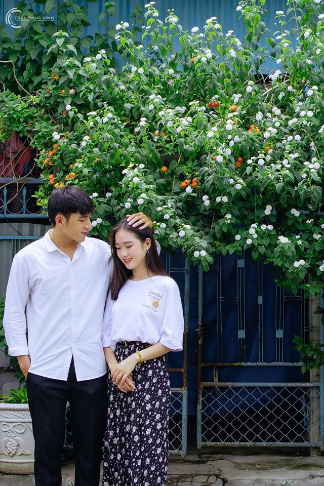 Ngoài đời, cô nàng dù mới chỉ 18 tuổi nhưng đã sở hữu ngoại hình cực bắt mắt bên cạnh người yêu.